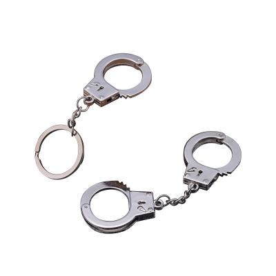 China Key Chain Metal Key Chain Mini Simulation Handcuffs Keychain Leisure and Promotion Gift Personality Creative Handcuffs Entertainment for sale