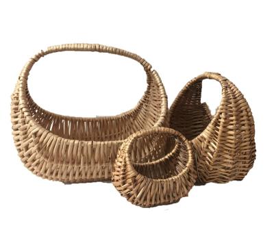 China CLASSIC Willow Woven Gift Baskets With Handle For Christmas Easter Decorate Garden Plant Pots for sale