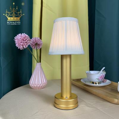 China Nordic Eye Care Restaurant Table Lamp Atmosphere Led Night Lights For Bedroom Cafe Art Decor Lighting Fixtures Modern Led Desk Lamps for sale