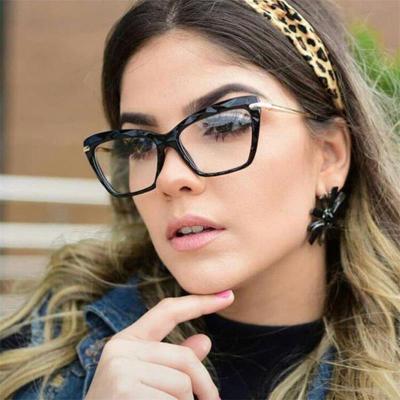 China Fahion 2022 Fashion Retro Logo Optical Glasses Custom Made Prescription Eyeglasses Frames Blue Light Blocking Women Cat Eye Glasses Glasses for sale