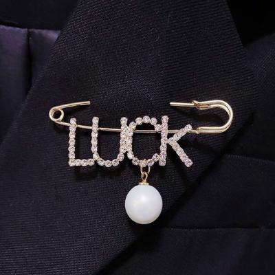 China Letter Lucky Alloy Rhinestone Pearl Pendant Brooches Fashion ALLOY Pin Brooches Lapel Pin For Women Coat Accessories for sale