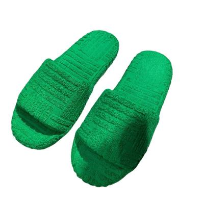 China CUSHIONING Free Sample 2021 Winter Cotton Slippers Wholesale Soft Unisex Warm Plush Women's Home House Slippers for sale