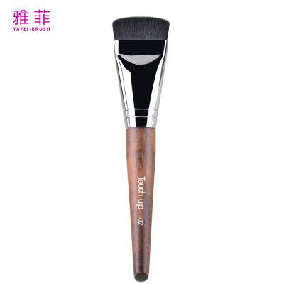 China TOUCH UP 02 Cepillo de base de cabello sintético de cobre Cepillo de maquillaje facial plano profesional en venta