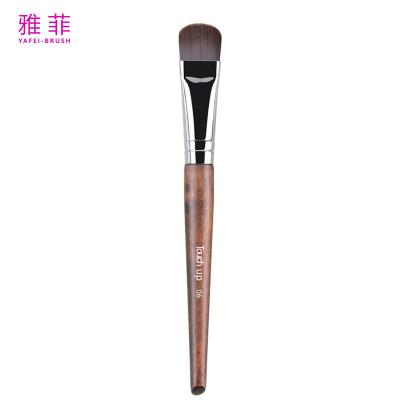 China TOUCH UP 06 Etiqueta privada Fundamento de ocultador de líquido fino plano y fino Cepillo de pelo sintético Cobre OEM ODM Fabricante en venta