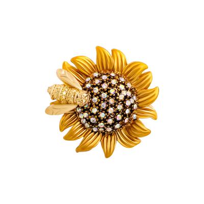 China New Holiday Lark Brooch Holiday Brooch Clothing Accessories Hot Gold Personality Retro Brooch Luxury Bee Sunflower Brooch for sale