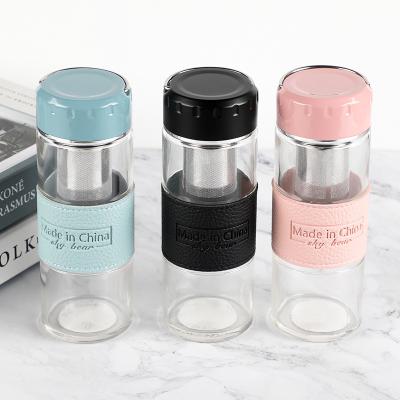 China Sustainable Wholesale Leather Borosilicate Glass Water Bottle Sleeve Tea Infuser Bottle for sale