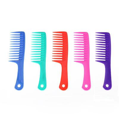 China Home Wet Comb Hairdressing Detangler Handle Haircut Plastic Wide-tooth Comb Drop Shipping for sale