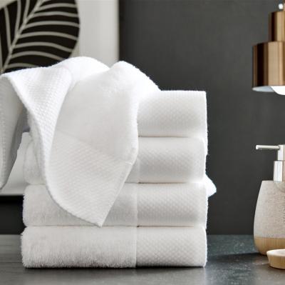 China Diamond Band Hotel Bath Towel Set Exceptional Absorbency Customized Hand Towel Set 35*75cm 40*75cm 16s 600gsm for sale