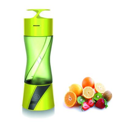 China Portable/Easy Carry Electric Travel Electric USB Rechargeable Mini Fruit Blender for sale