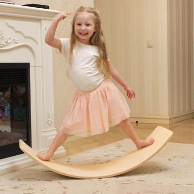 China Full Fitness Exercise Kindergarten School Wooden Montessori Gain Educational Toys Balance Board for Kids Kids Curvy Yoga Board Shimmy Yoga Board for sale