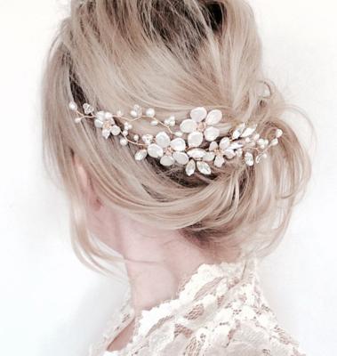 China New European Hot Vogue Bridal Pearl Hair Comb White Flower Handmade Copper Wire Comb for sale