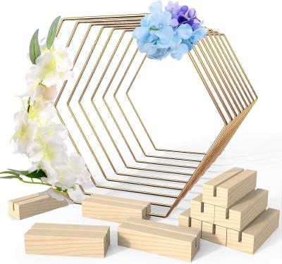 China Teniente de tarjetas de madera personalizado, corona de oro Macrame para decoraciones navideñas Artesanías de mesa de bodas en venta