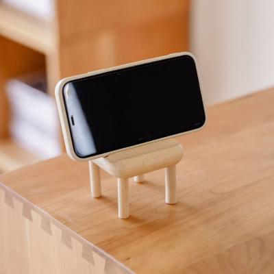 China Leuke stoel mobiele standhouder, houten mini stoel telefoon dock wieg tablethouder Te koop