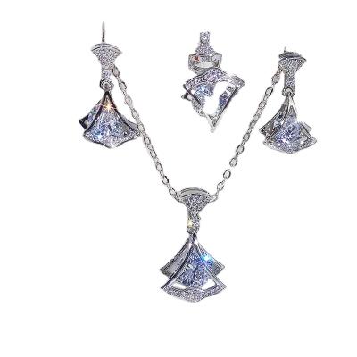 China TRENDY Jewelry Three Piece Set Crystal Drop Necklace Earring Bridal Jewelry Set Lady Jewelry Set for sale