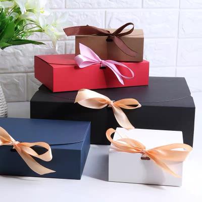 China Gift & Large Craft Gift Boxes Packaging Paper Box With White Ribbon Package Cardboard Box for sale