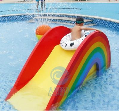 China Van het Waterdia's van regenboogmini splash pad children fibreglass Hoogte 1.1m Breedte 0.6m Te koop