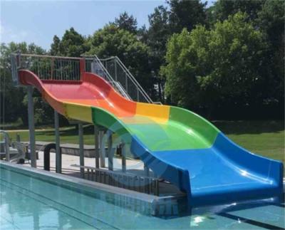 Cina Scorrevole della famiglia della vetroresina di colore dell'arcobaleno dei bambini ampio per Aqua Park in vendita