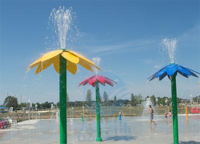 Cina Altezza variopinta della fontana 3.0m del parco dell'acqua di stile del fiore di Aqua Park Water Splash Pad in vendita