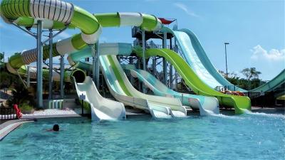 Cina OEM Fiberglass Swimming Pool Slide Outside Water Amusement Parks Play Sets Ride in vendita