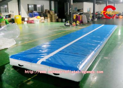 China 8m x 3m Erwachsen-Turnhallen-Gymnastik, die aufblasbares Luft-Bahn blaues PVC ausbildet zu verkaufen