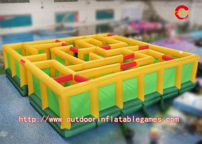 China Riesige Schloss-Art-aufblasbares Labyrinth-Sportspiel mit 0.55mm/0.9mm PVC-Plane zu verkaufen