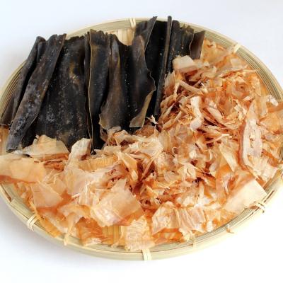 Cina il pesce giapponese di Katsuobushi della sarda dell'OEM 100g si sfalda additivo alimentare libero in vendita