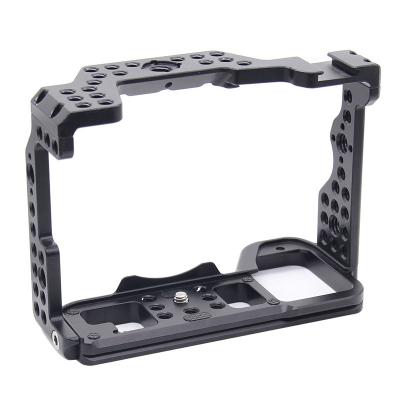 China Aluminum Alloy for Sony A7R Camera IV/A74 Cage for Sony A7RIV/A7R4 Camera with Cold Shoe and Locating Holes for sale