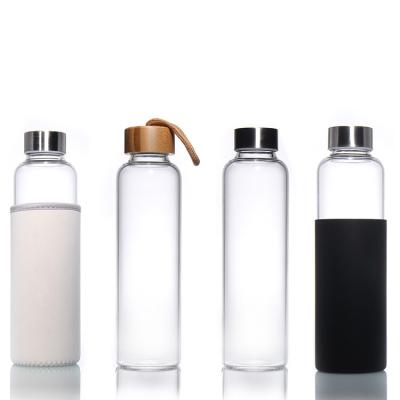 Cina Bottiglia di acqua in vetro ad alto borosilicato per sport all' esterno da 35 ml a 500 ml con manica in silicone in vendita