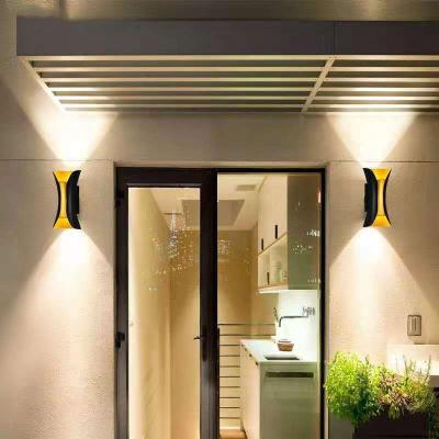 China Nordic Modern Waterproof Modern LED Indoor Outdoor Decorative Lamp Aluminum Wall Lamp for Garden Aisle for sale