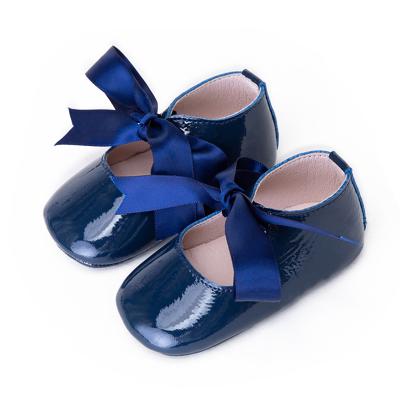 China New Design Soft Dark Blue Shiny Leather Ankle Boots Wholesale Anti-slippery For Cute Bow Baby Shoes for sale