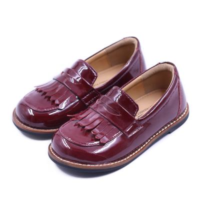 China Wholesale lightweight casual high quality slip-on shoes for kids girls mirror simple loafers leather kids walking flat shoes for sale