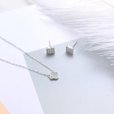 China CLASSIC popular fashion clover necklace in Europe and America full diamond, S925 silver diamond inlaid lucky grass jewelry set for sale