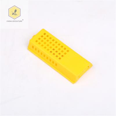 China Farms Beekeeping Tools Yellow Queen Bee Cage Long Bee Carrier Cage for sale