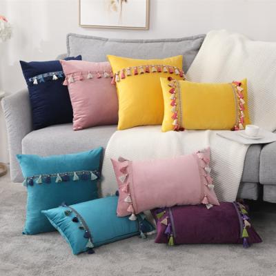 China Latest Designs Velvet Cushion Cover 18x18 Inch Soft Luxury Sofa OEM Decorative Velvet Cushion Cover With Tassels for sale