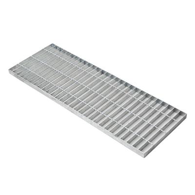 China Outdoor Steel Grating Drainage Cover Serrated Metal Walkway Hot Dip Galvanized Walkway Heavy Duty Steel Grating for sale