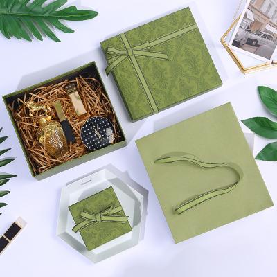 China Wholesale Recyclable Green Creative Scarf Box Cosmetics Skin Care Gift Box Perfume Aromatherapy Lipstick Apparel Gift Box P021 for sale