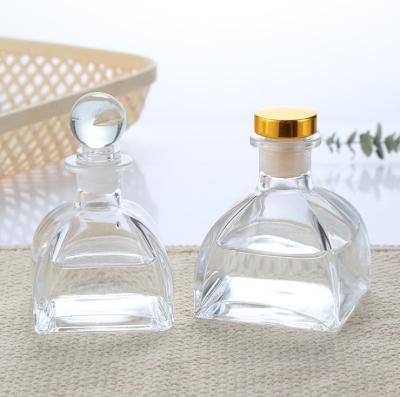 China Gift & Craft factory price 50ml 100ml 150ml 200ml 250ml empty clear glass aromatherapy bottles with cap for car decoration for sale