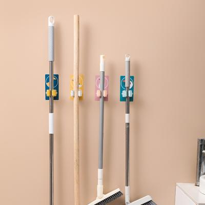 China Multifunctional wall storage device mop and broom rack for bathroom à venda