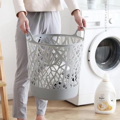 China Household Woven Rattan Laundry Basket rattan like woven hollow plastic dirty clothes basket also for toy storage à venda