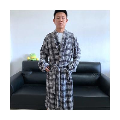 China Hot Selling Luxury 100% Home Fleece Home Good Quality Polyester Coral Bathrobe Mens Pajamas for sale