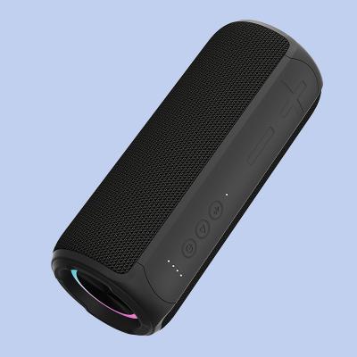 China IPX7 resistente al agua luz LED exterior altavoz Bluetooth 2500mAh batería 30W salida en venta