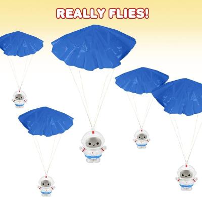 China Funny Educational Toy 2 Inch Mini Astronaut Paratroopers with Parachutes Durable Plastic Parachute Toys Fun Parachute Party Favors Funny Toys for sale