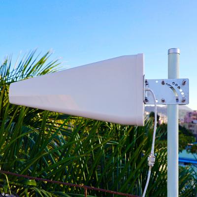 China 4G LTE Outdoor Antenna 698-2700MHz Directional Log Periodic Yagi Antenna for Communication for sale