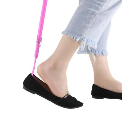 China Eco-friendly plastic long 2 in 1 plastic shoehorn and scratch claws for pregnant women and the elderly for sale