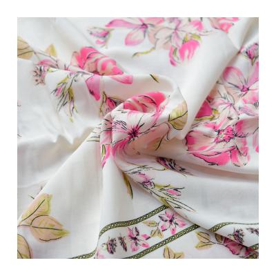 China Stain resistant MADE IN CHALIIE 100% CHALIIE IVORY SKY WHITE SET FLOWER PRINTED WOVEN FABRIC FOR SLEEPWEAR for sale