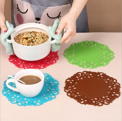 China 2021 Hot Sales Silicone Pot Holder Tripod Coaster Place Mat Hot Pad Silicone Heat Resistant Dish Mat for sale