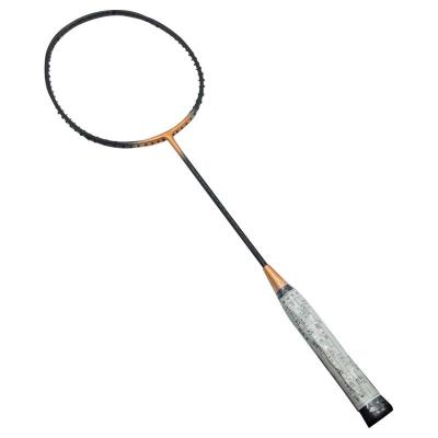 China Trianing Racket - High Frame B03 Mold Modulus Graphite Badminton Racket for sale