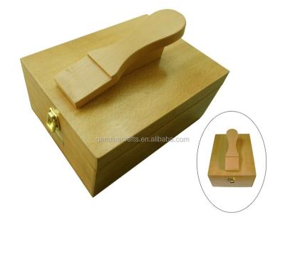 China Sustainable wooden shoe shine box, solid wood, beech for sale