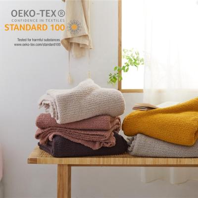 China Fall/Winter NH Wearable Luxury Super Soft Polyester Cozy 100% Knitted Bed Throw Blanket for sale