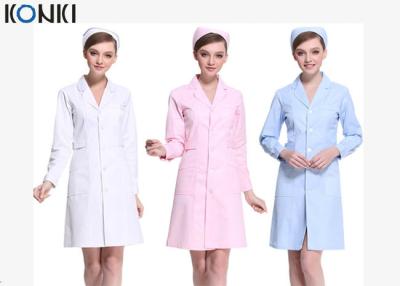 中国 長い様式のコートが付いている短い袖の白い/ピンクの看護婦の均一服 販売のため